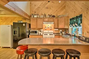 Pet-friendly Rumney Cabin on Stinson Lake! - Innenbereich