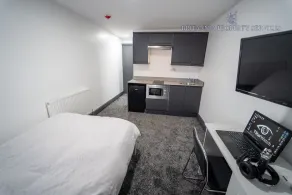76 Bournbrook road Equipped studios near QE - Værelse