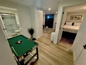 Private 1BR Basement Suite Near YQM with Free Parking - Værelse