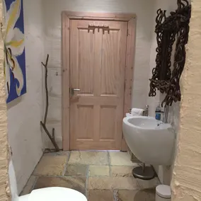 The Vandees - Bathroom