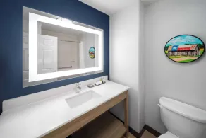 La Quinta by Wyndham San Antonio Northwest - Bathroom