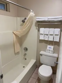 AmeriCoast Inn - Bathroom