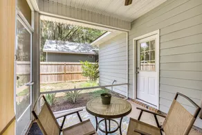 1 Mi to Riverfront: Darien Family Home - Interiør