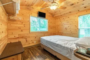 Circle M Camping Resort Yurt - Rum