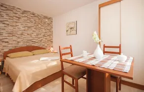 Amazing Home in Raslina With Wifi and 1 Bedrooms - Udendørsområde
