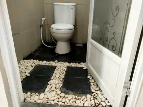 Atiq Homestay Syariah Mitra RedDoorz - Bathroom