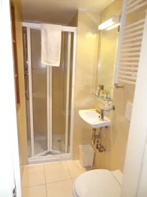 Studios2Let - Bathroom