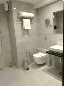 The Blues Hotel - Bathroom shower