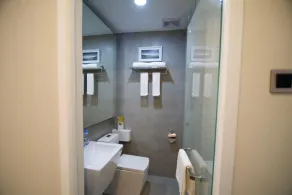 Verse Luxe Hotel Wahid Hasyim - Bathroom