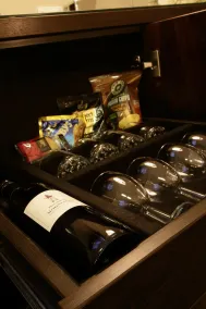 Carlyle Suites & Apartments - Restaurant