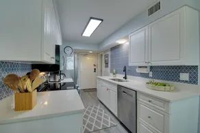 Beachfront Gulf Shores Condo w/ Community Pool! - Innvendig