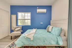 Sunny Hemet Escape w/ Covered Porch & Fire Pit - Interiør