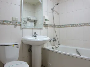 Tu Cheng Hotel - Bathroom