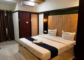 Queens Residency - Kochi - Room