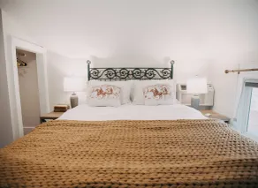 Riverfront AirBnb - Clark Fork Suite 1 - Rum