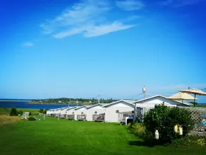 Blue Crest Cottages - Pool