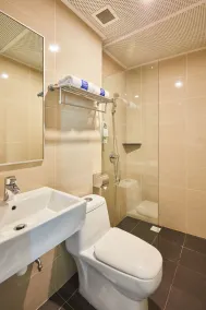 ibis budget Singapore Emerald - Bathroom