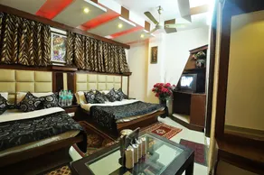 Hotel Roma Deluxe - 5 Mints walk From New Delhi Railways Station - Room