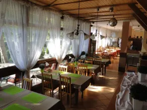 Dworek Familijny - Restaurante