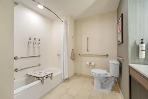 Hilton Garden Inn Media Philadelphia - Bathroom