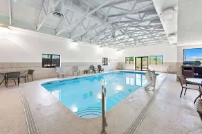 Comfort Suites Columbus - Piscine