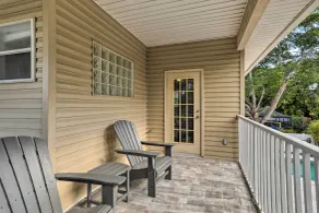 Modern Clearwater Home w/ Deck: 9 Mi to Beach - Interiör