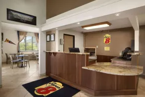 Super 8 by Wyndham Bozeman - Hall