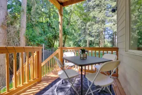 Deck w/ Forest View! Modern PNW Getaway By Boeing - Interiör