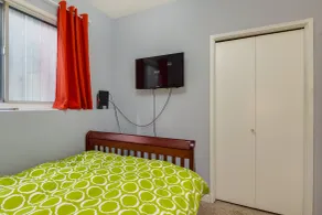 4 Bedroom Suite in Calgary - Room
