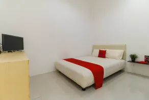 RedDoorz Plus @ Kapuk Business Park - Room