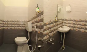 Itsy Hotels Riyas Grand - Bathroom
