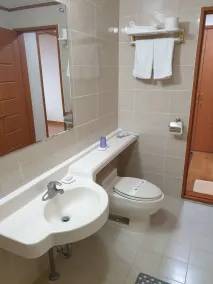 Munkyung Tourist Hotel - Bathroom
