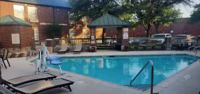 Clarion Pointe Addison - Dallas North - Pool