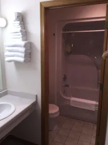 Budget Host Inn & Suites - Salle de bain