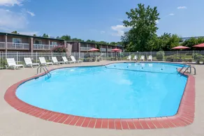Days Inn & Suites by Wyndham Lexington - Piscine