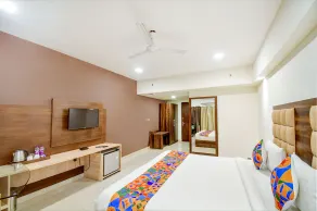 FabHotel Xen Suites - Hotel & Resorts - Zimmer