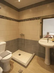PINEAPPLE Skiathos - Bathroom
