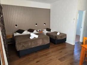 Colonial Rose Motel - Quarto