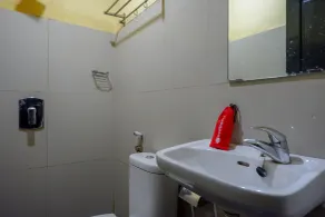 RedDoorz near Citraland Waterpark Kendari - Baño