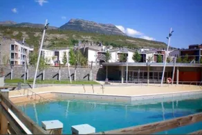 Kinderfreundliches Apartment mit Pool, Garten und Terrasse | Bergblick - Pool