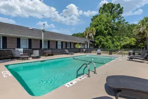 Suburban Studios at the University - Piscine
