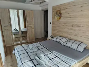 19th Floor Cozy Condo with Pool, Fitness, Parking Included in Price & Self Check in Available - Room