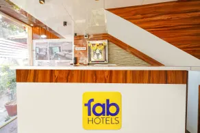 FabHotel Royal N Comforts - Reception