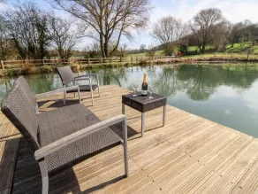 Acorn Lodge At Bridge Lake Farm & Fishery - Pool