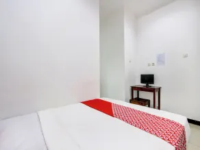 Pasadena House Semarang Mitra RedDoorz - Habitación