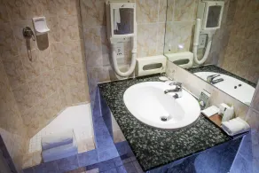 Premier Hotel Regent - Bathroom