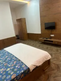 SHREE RADHE PALACE - Rum