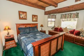 Summit Adventure - Beautiful, spacious and quiet home! Foosball, pool and poker table! Jet tub! - Zimmer
