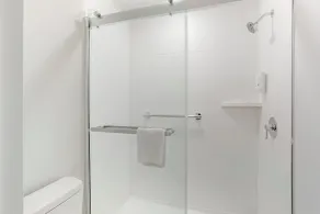 Quality Inn Lancaster - Bathroom