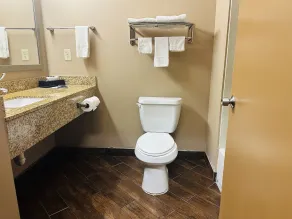 Executive Inn & Suites - Bathroom